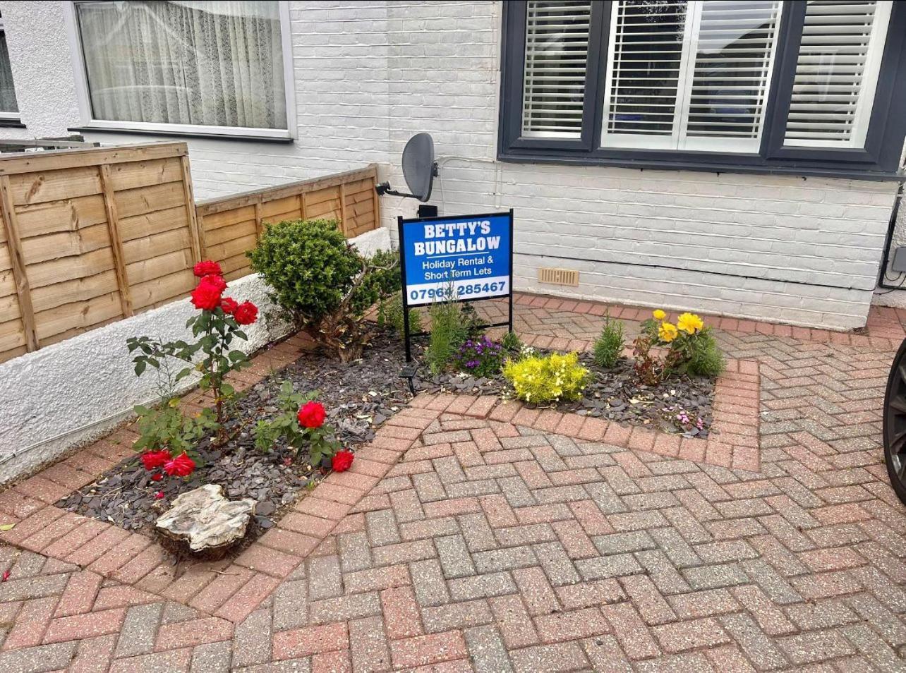 Betty'S Bungalow Lancing Exterior foto